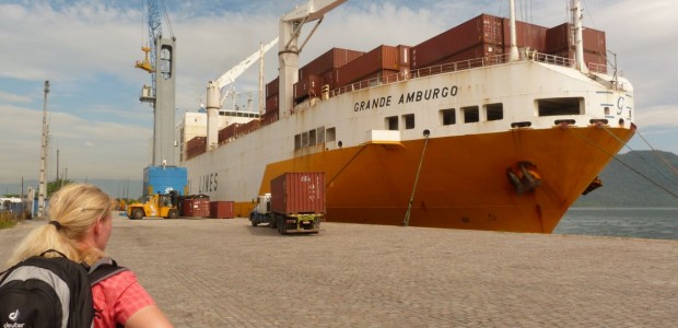 http://www.habiafrica.de/wp/wp-content/uploads/2012/05/Im-Hafen-von-Santos_1.jpg