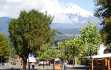 http://www.habiafrica.de/wp/wp-content/uploads/2012/05/Pucon-und-Vulkan-Villarica_1.jpg