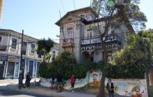http://www.habiafrica.de/wp/wp-content/uploads/2012/05/Villa-Kunterbunt-in-Valparaiso_1.jpg