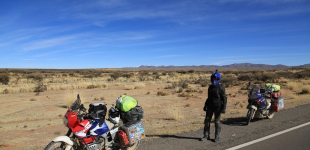 http://www.habiafrica.de/wp/wp-content/uploads/2015/07/49.-Letztes-Foto-von-Bolivien-Fahrt-nach-Villazon-Grenze_2.jpg
