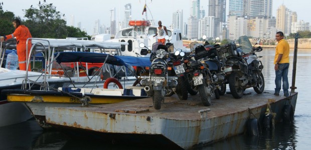 http://www.habiafrica.de/wp/wp-content/uploads/2015/09/Verladen-der-Motorräder-auf-die-Plattform_2.jpg