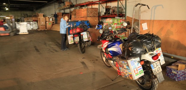 http://www.habiafrica.de/wp/wp-content/uploads/2015/12/39.-Abgabe-der-Bikes-in-Linden-New-Jersey-zur-Verschiffung-nach-Deutschland_2.jpg